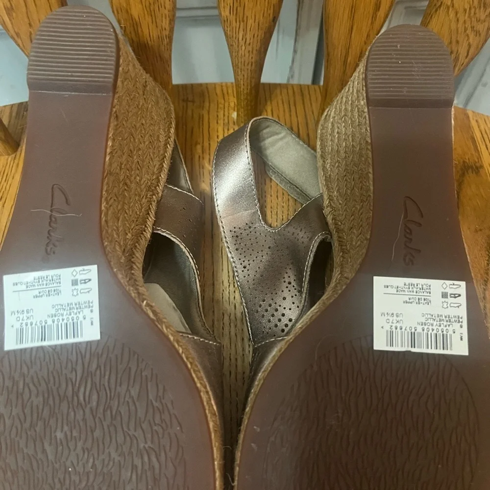 Clarks metallic Wedge Sandals with Perforated Design- size 9 1/2 NWT πΈ - Picture 6 of 9